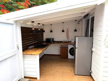 Location de vacances pour 2 personnes, avec piscine ainsi que vue et terrasse dans Plage du Rocroy