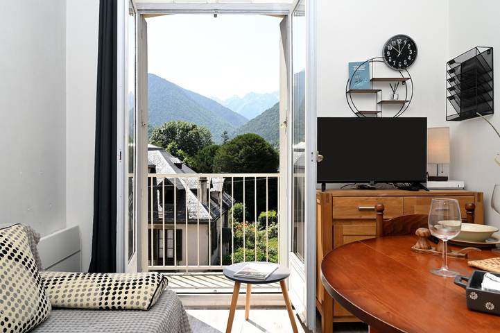Apartamento entero, Apartamento 'L'Encatador - Bagnères-de-Luchon' con vistas a la montaña in Luchon-Superbagnères, Bagnères-de-Luchon
