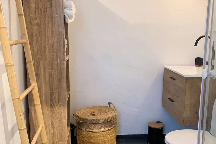 Entire apartment, Homerez - Studio in Ploërmel in Ploërmel, Vannes region