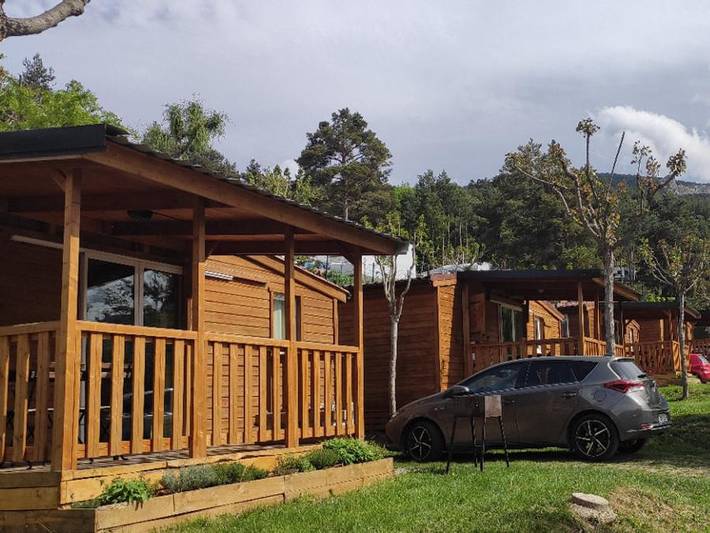 Casa rodante para 2 personas, con Piscina para niños y Sauna en Pirineo Catalan