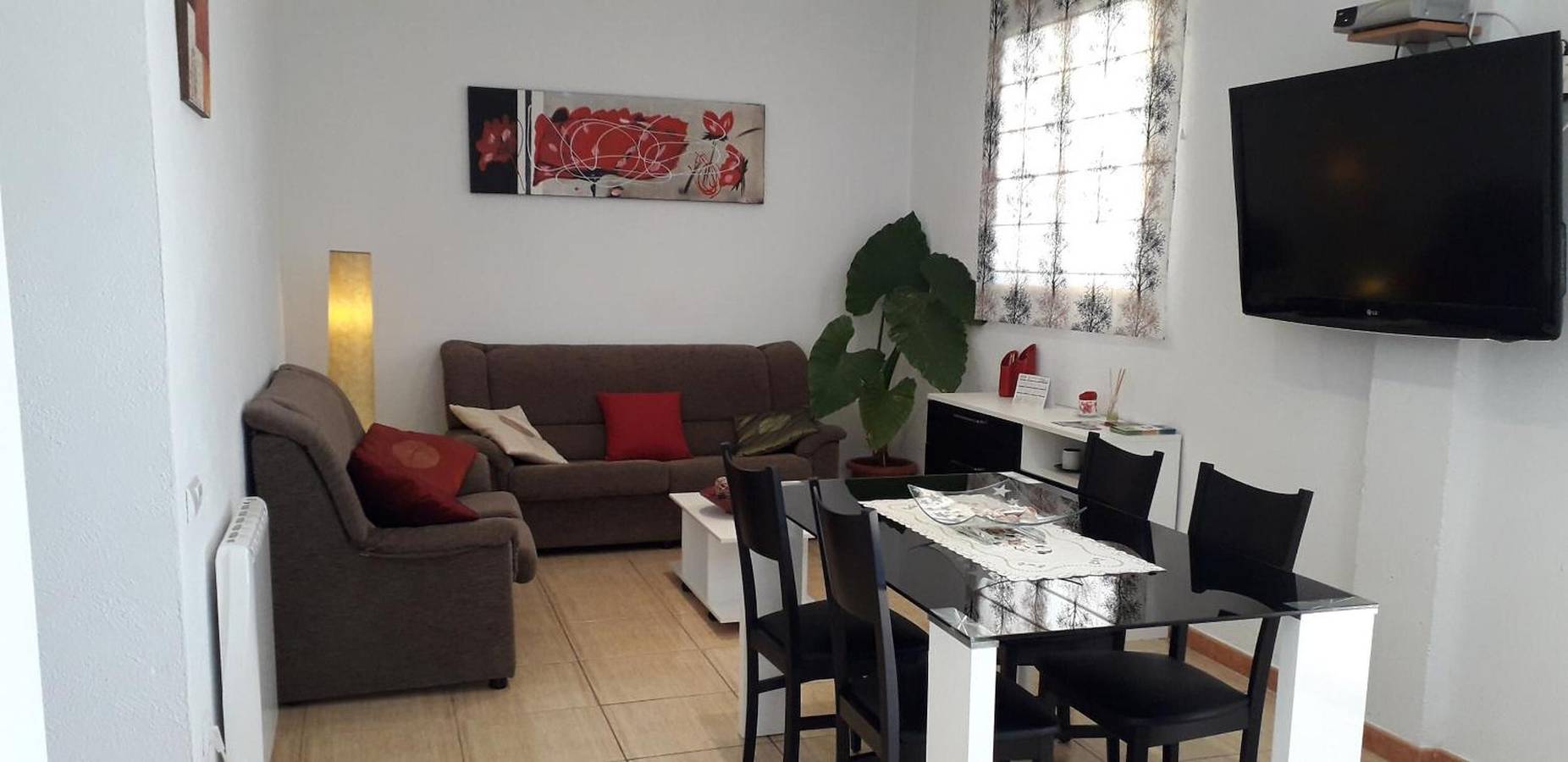 Apartamento entero, Apartamento 'Font Major' con vistas a la montaña, piscina privada y Wi-Fi in Horta de San Juan, Terra Alta