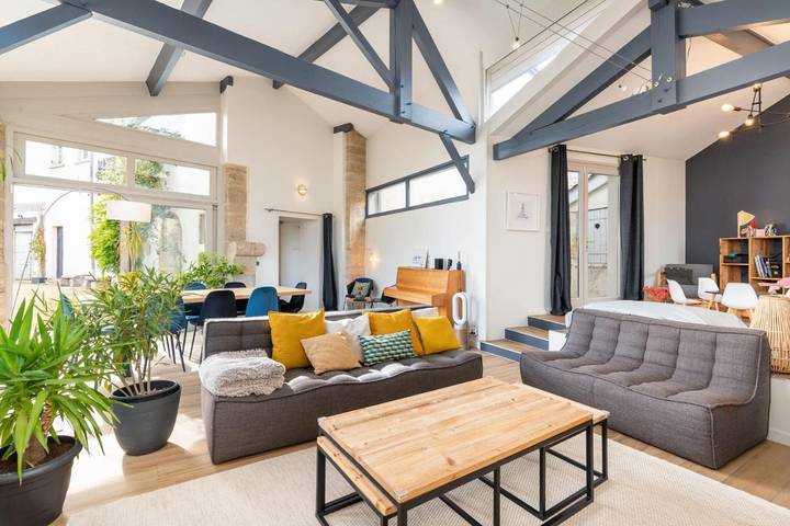 Location de vacances pour 9 personnes, avec piscine et jardin à Saint-Didier-au-Mont-d'Or - 2