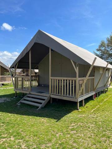 Tente pour 6 personnes, avec jardin ainsi que vue et terrasse, animaux acceptés dans le Morbihan