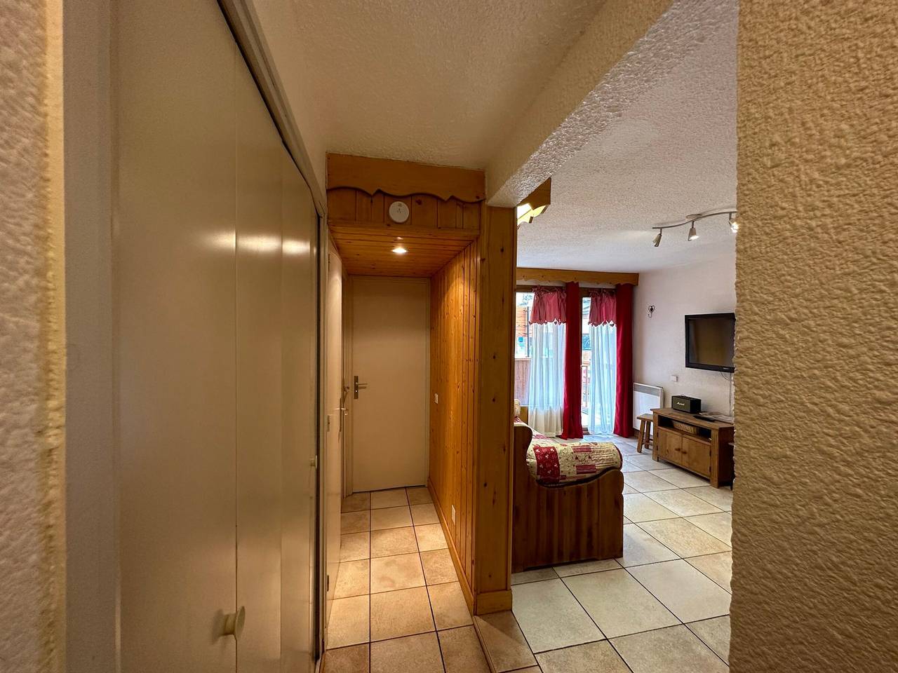 Ganze Wohnung, Geräumige Wohnung im Zentrum von Méribel, Pistennähe, für 4, Balkon in Méribel, Les Allues