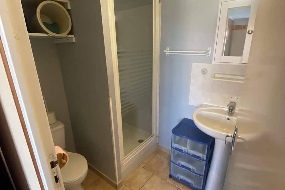 Entire apartment, Studio 700 metres from the spa in Saint-Amand-les-Eaux, Valenciennes region