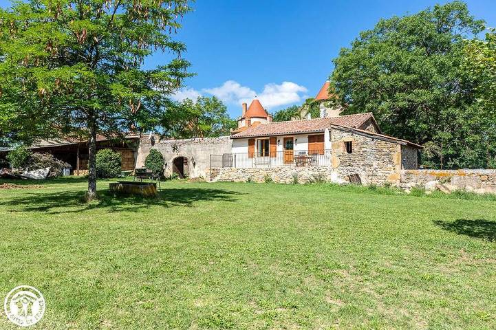 Location de vacances pour 4 personnes, avec balcon et jardin à Saint-Germain-Lembron