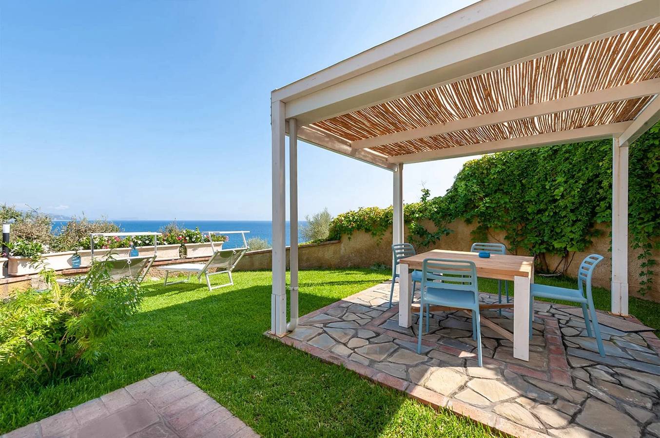 Ganze Wohnung, Apartment „Arancione“ mit Meerblick, Wlan und Klimaanlage in Cilento