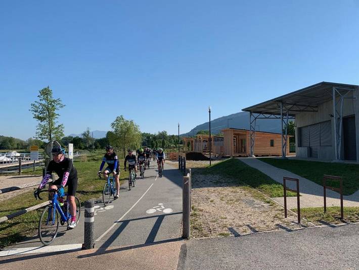 Camping pour 6 personnes, avec jardin ainsi que terrasse et jacuzzi