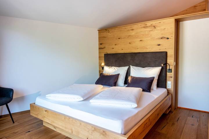 Entire apartment, 'Luislhof Hof - Apartment Pomum' with Mountain View, Terrace & Wi-Fi in Girlan, Eppan an der Weinstraße