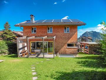 Chalet für 8 Personen, mit Terrasse und Garten in Ofterschwang