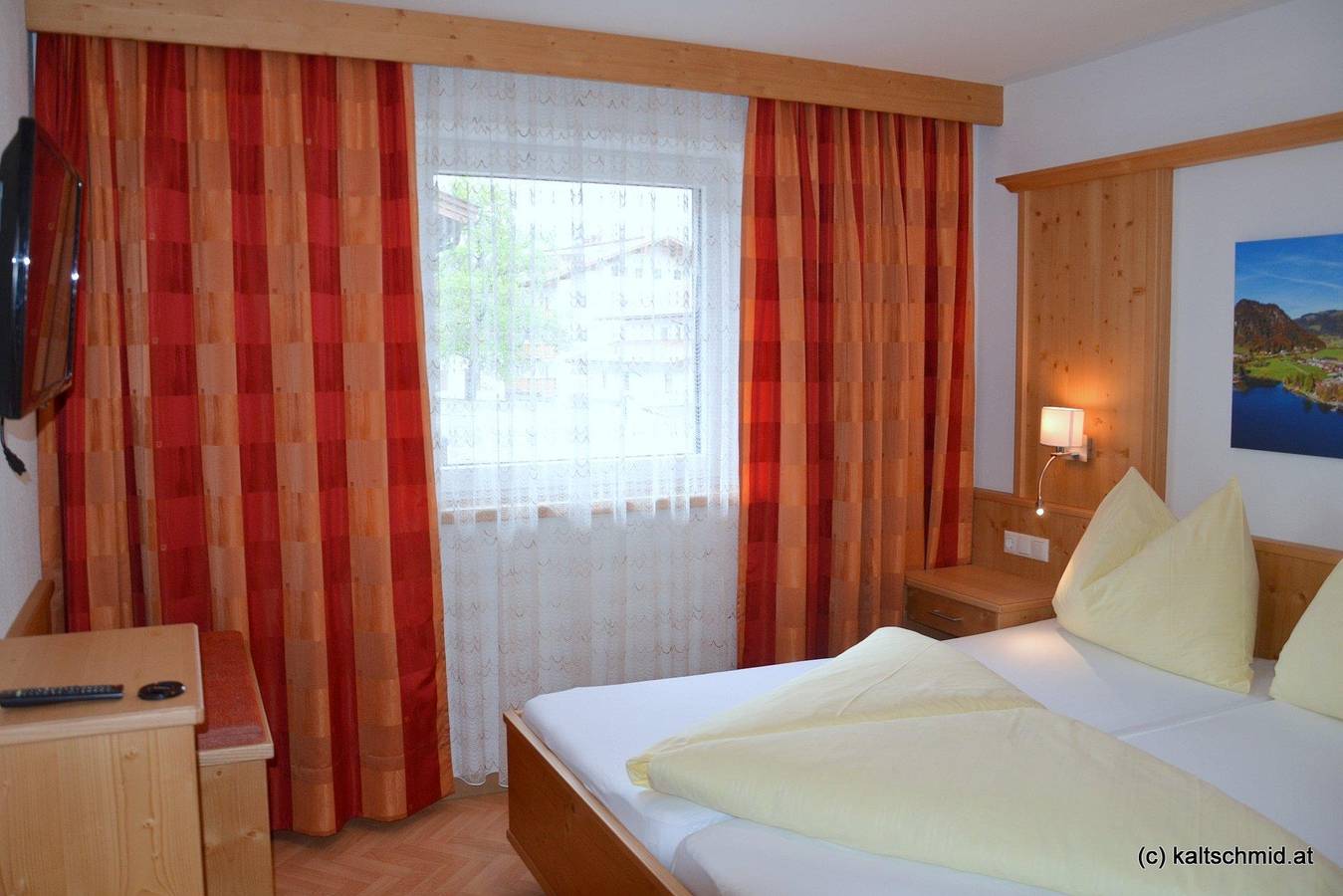 Ganze Ferienwohnung, Ap. Type 2, 2-Raum, 2 Bäder, Balkon Straßenseite in Walchsee, Kaiserwinkl