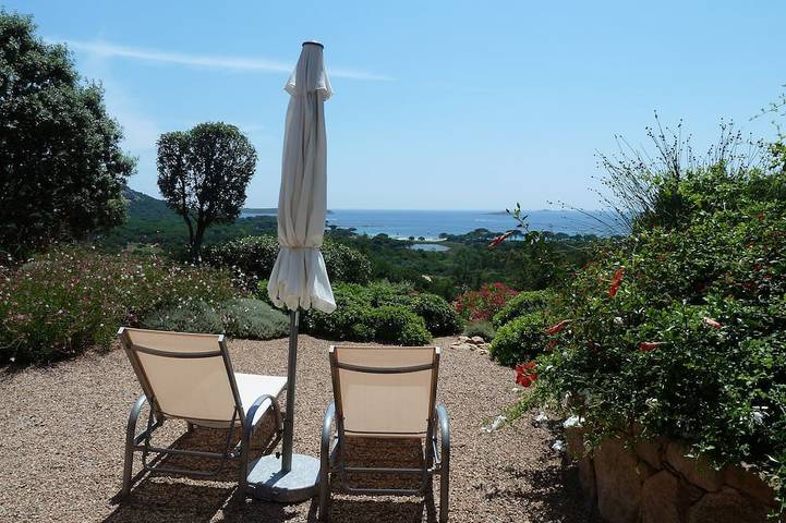 Location de vacances pour 4 personnes, avec terrasse et jardin dans Palombaggia
