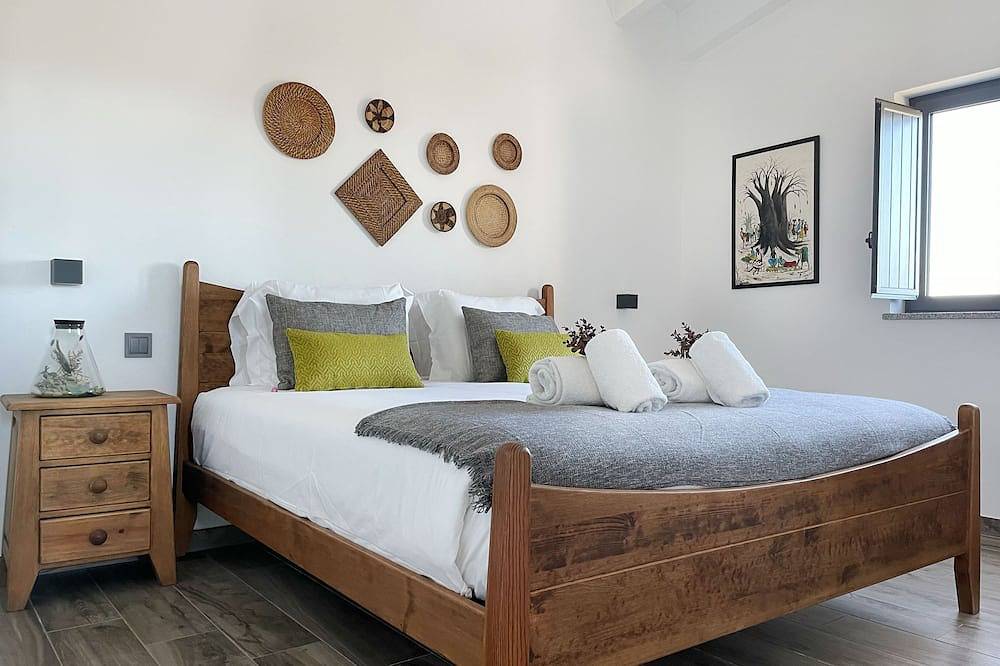 Large 3 Bedroom Farmhouse With Private Jacuzzi 5 Minutes From Zambujeira do Mar  in Zambujeira do Mar, Costa Alentejana