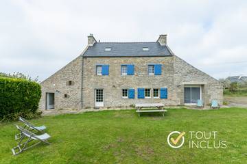 Location de vacances pour 8 personnes, avec jardin, adapté aux familles à Lampaul-Ploudalmézeau