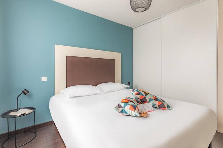 Location de vacances pour 6 personnes, avec Balcon et Terrasse ainsi que Jardin et Piscine à Saint-Jean-d'Illac