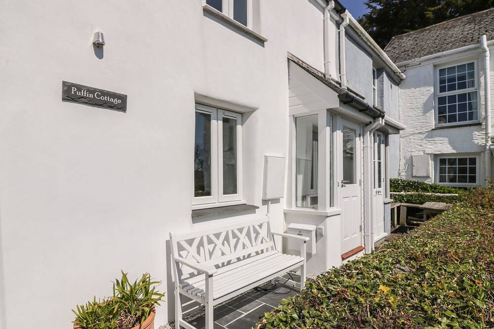 Puffin Cottage, country holiday cottage, with open fire in St Mawes in St Mawes, Cornwall