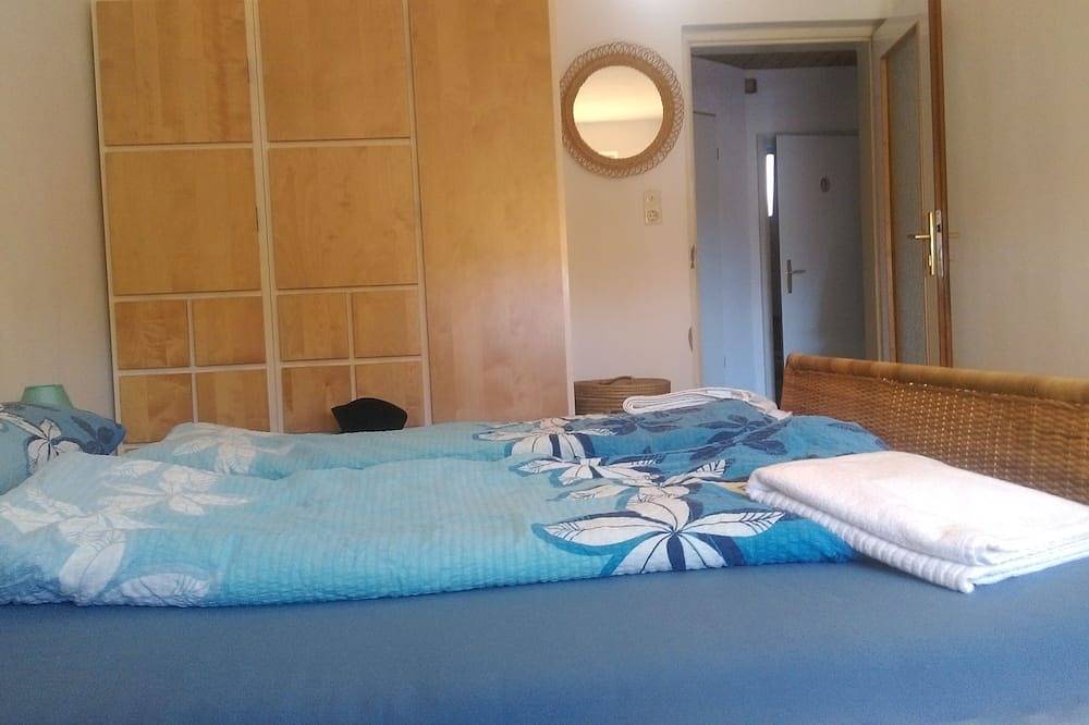 Geheel appartement, Appartement Rooming Green w. groot privé-terras bij het meer in Salzkammergut Mountains, Weyregg am Attersee