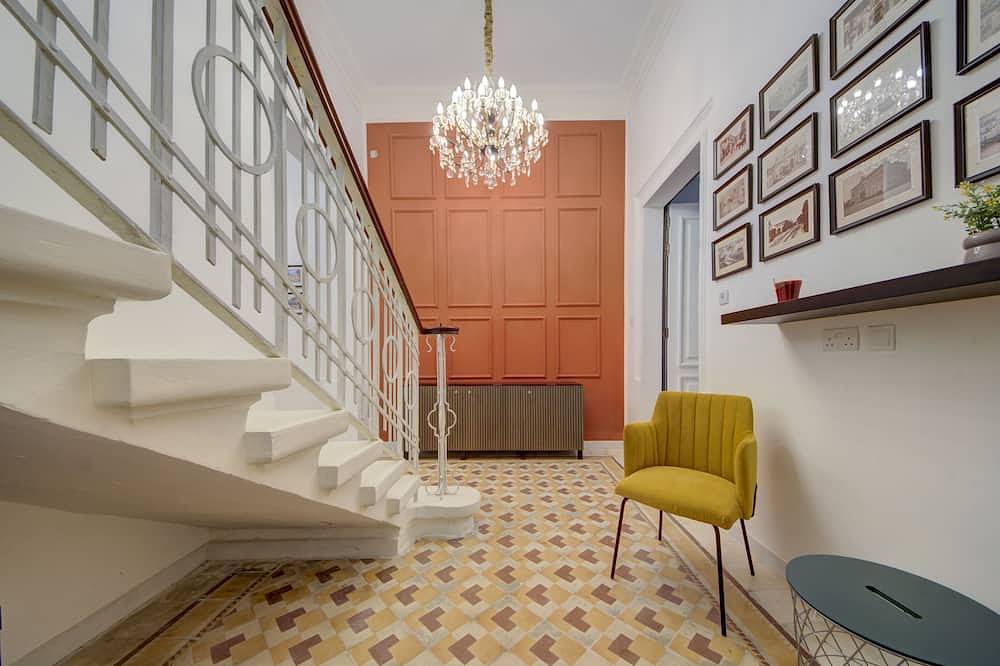 Traditional Corner Townhouse for rent. Ideal for Groups or Families! in Cospicua, Insel Malta