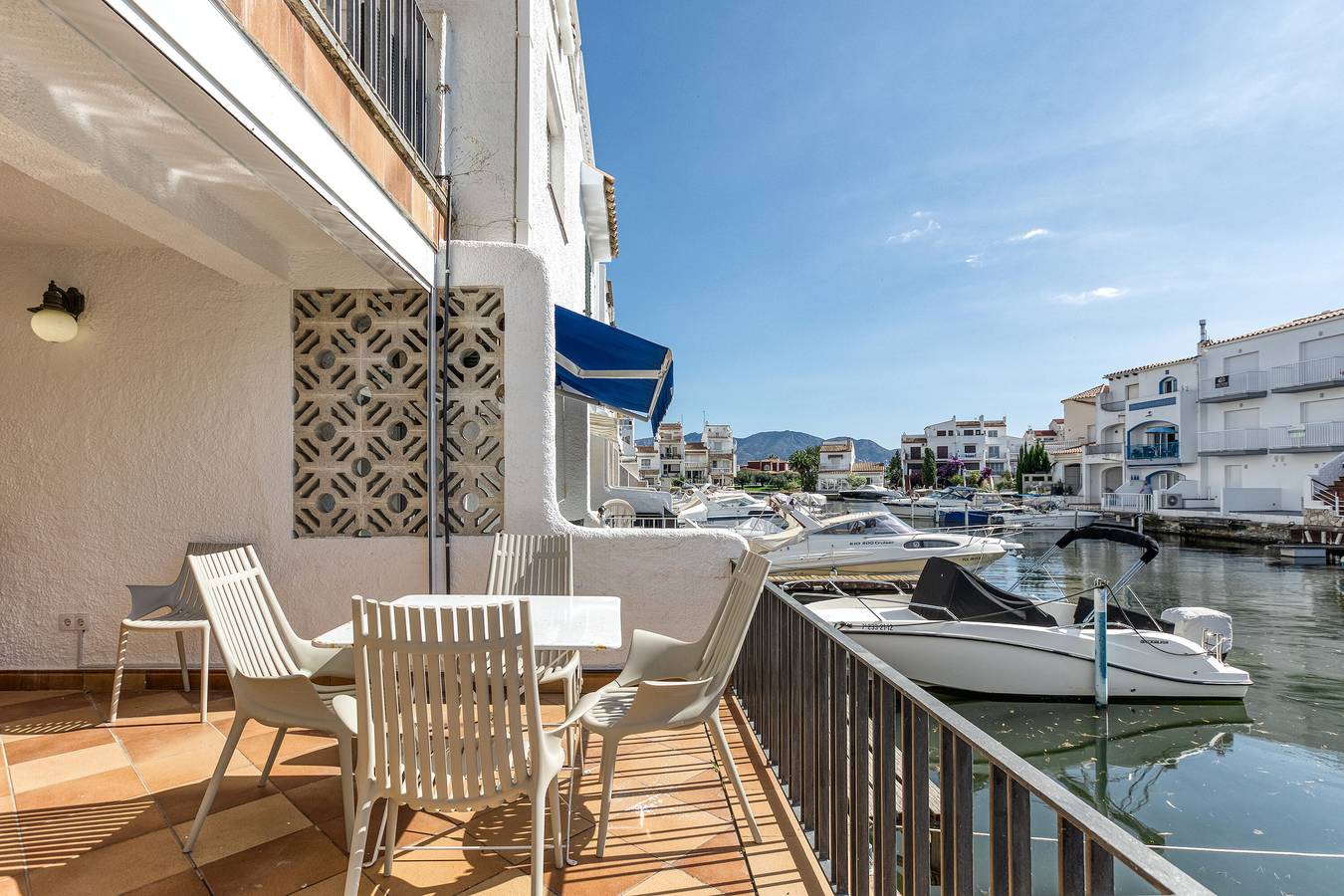 Vakantiehuis 'Port Empúries' met Uitzicht op Zee, Privézwembad en Airconditioning in Empuriabrava, Upper Empordà