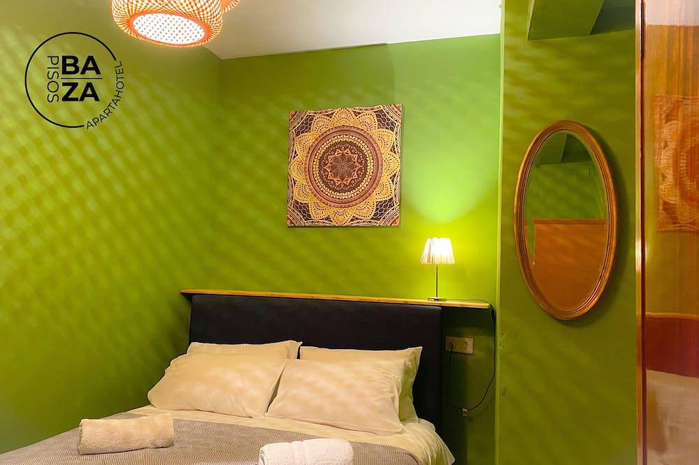 Apartamento entero, Two bedroom apartment with private garden in the centre of Baza. in Baza, Geoparque de Granada