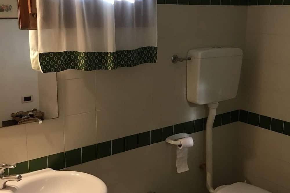 Piscina, bienestar y relajación en las colinas de Bolonia in Crespellano, Valsamoggia
