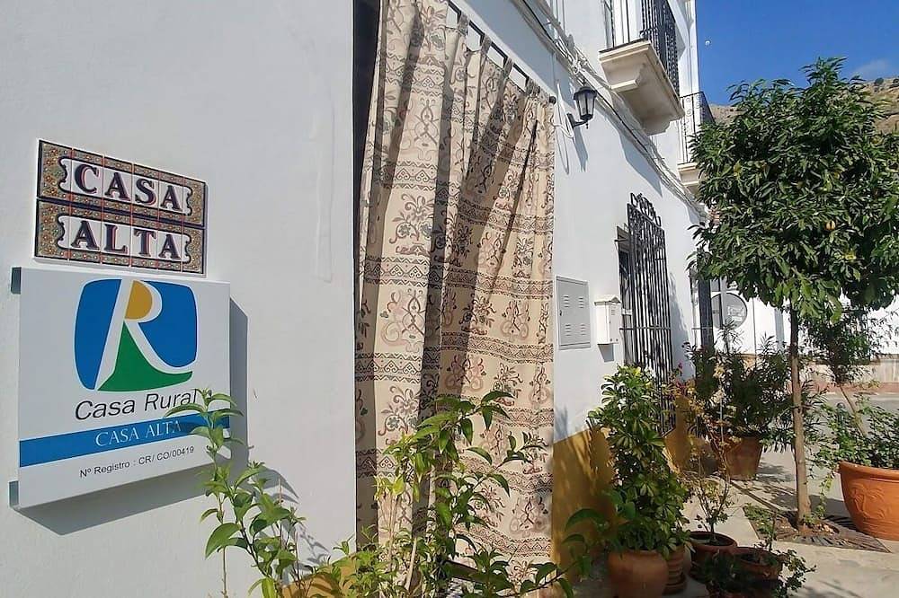 Casa Alta es una casa elegantemente restaurada ubicada en el Parque Natural Subbética. in Priego de Córdoba, Sierras Subbéticas