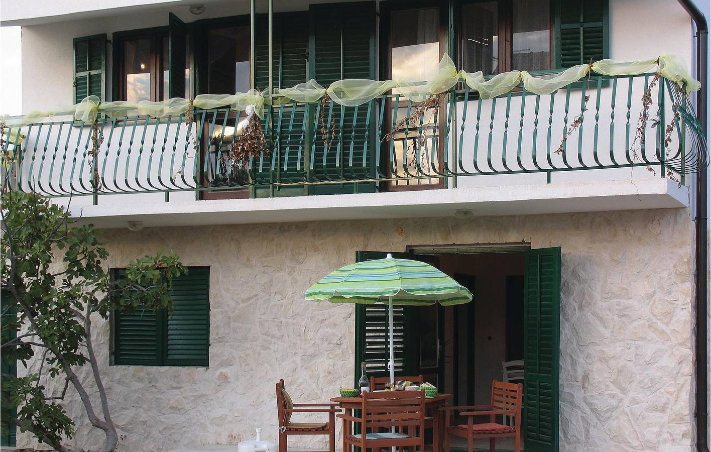 Casa de vacaciones para 9 personas con terraza in Jadrija, Condado de Šibenik-Knin