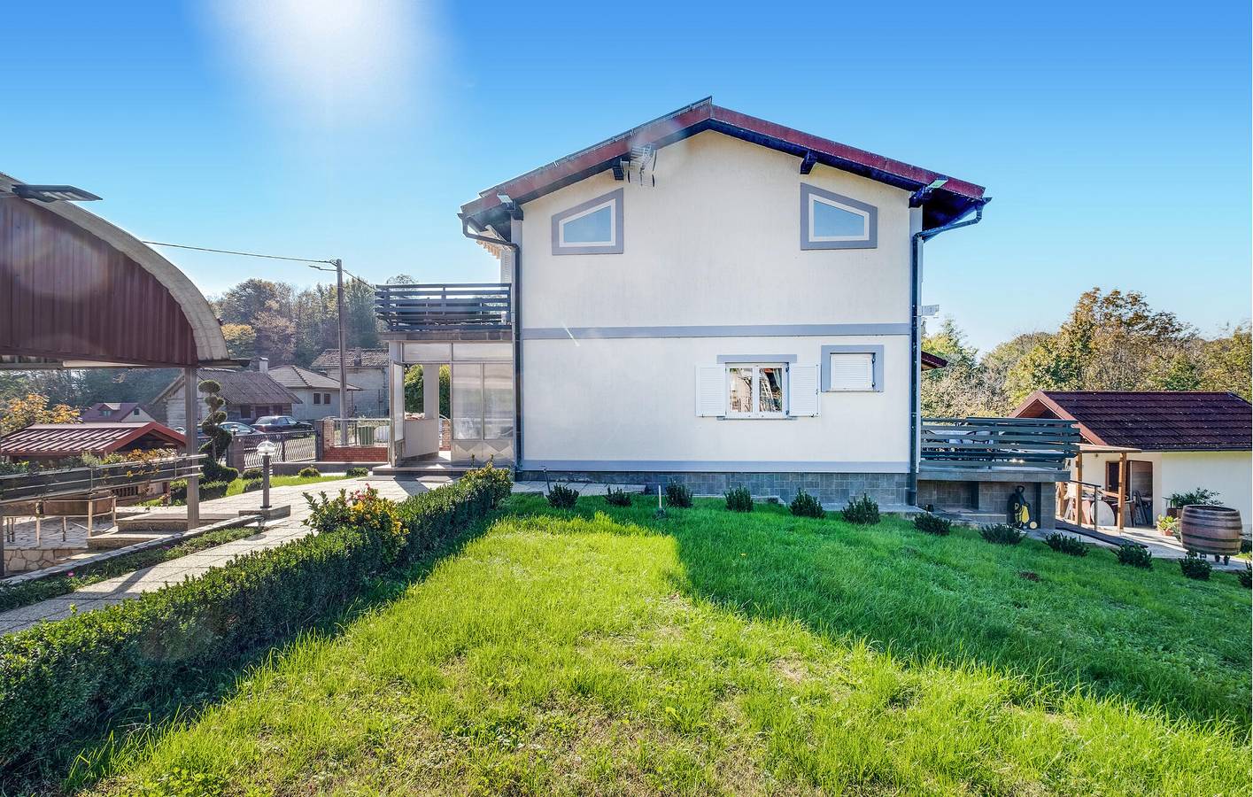 Geräumige 222 m² große Wohnung mit beheiztem Pool und Terrasse in Sisak-Moslavina