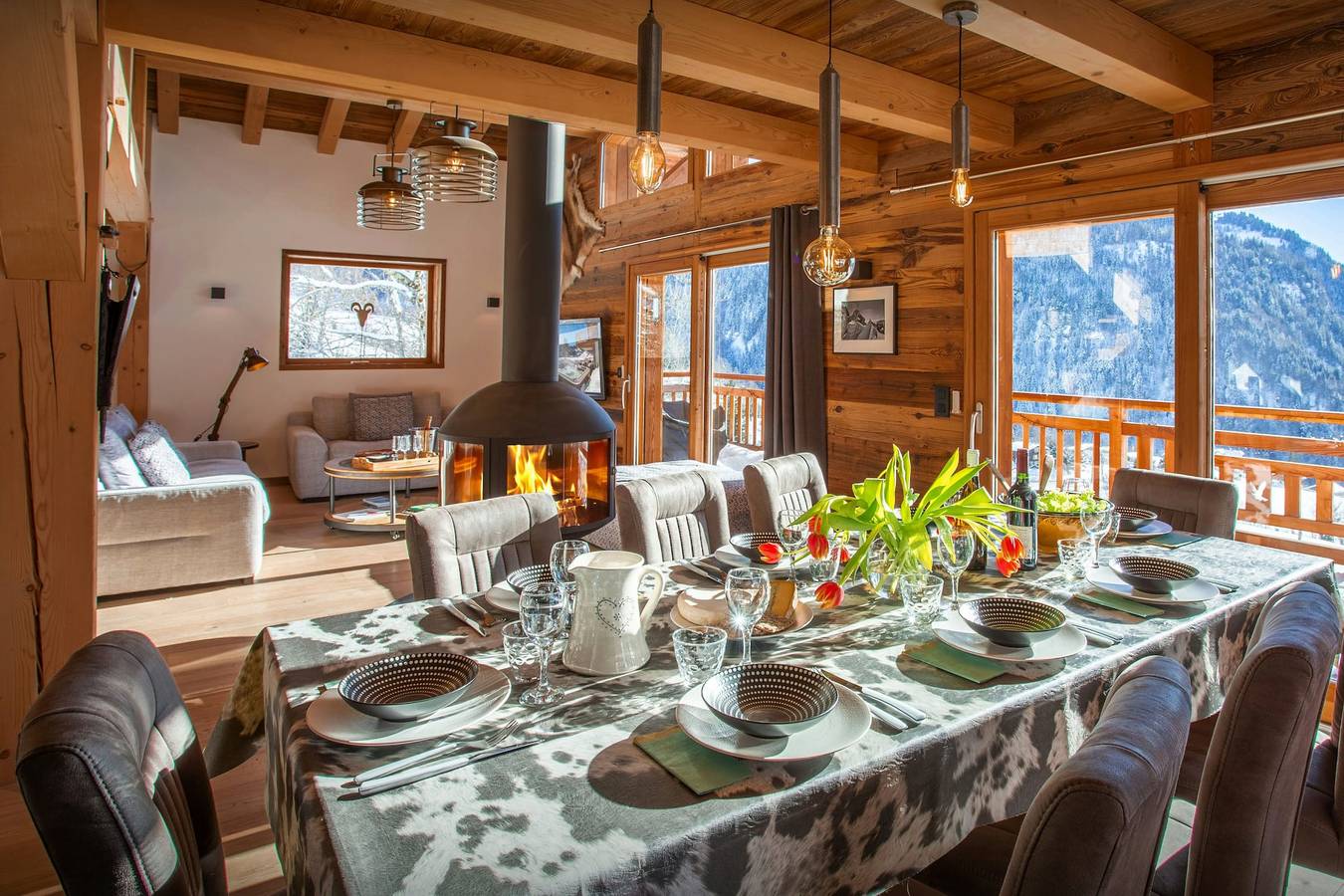 Stunning La Giettaz chalet with a hot tub - village & skiing - Ovo Network in La Giettaz, Albertville region