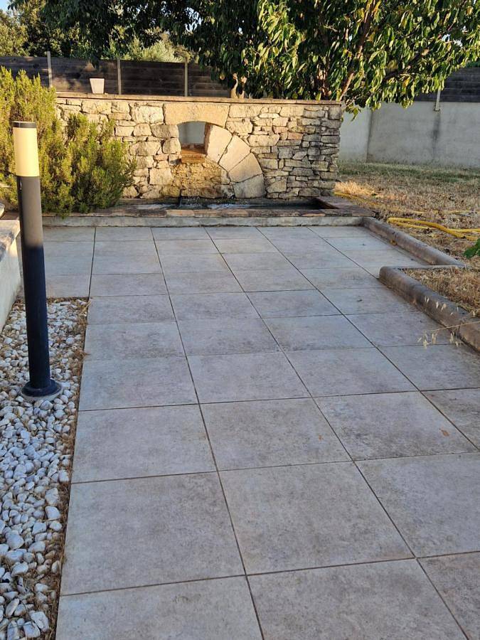 Villa pour 5 personnes, avec piscine ainsi que jacuzzi et jardin