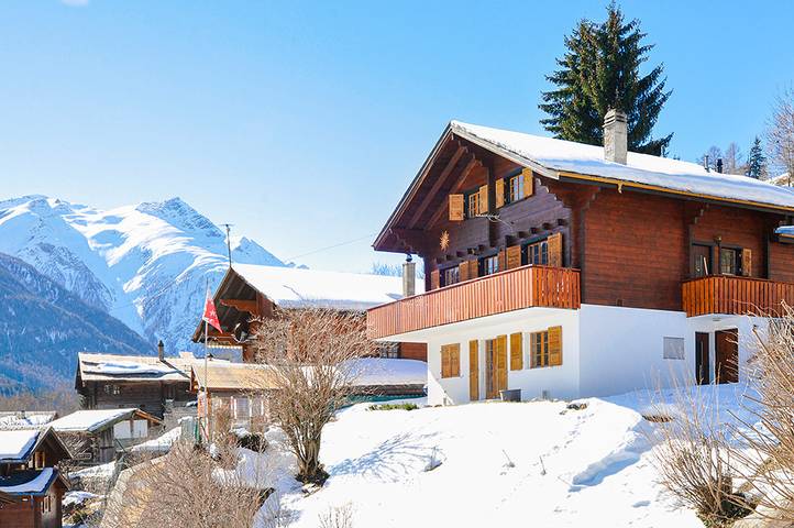 Ferienhaus für 8 Personen, mit Balkon und Ausblick in Fiesch