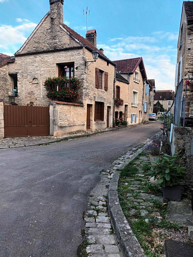 Two-Bedroom House in Noyers, Arrondissement d'Avallon