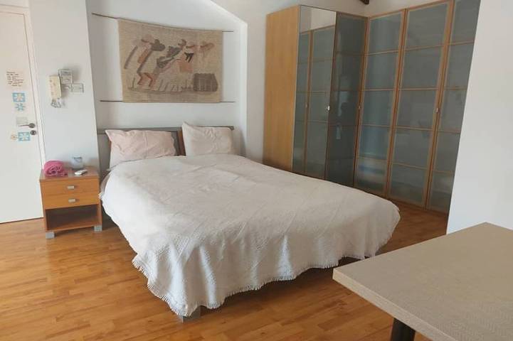 Ganze Wohnung, Renovated Ensuite Studio by the Beach in Limassol, Südzypern