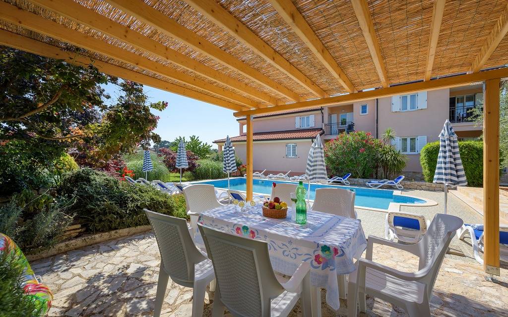 Ganze Wohnung, Ferienwohnung in Bašanija mit Terrasse, Klimaanlage, W-Lan, Spülmaschine (113-4) in Umag, Umag und Umgebung