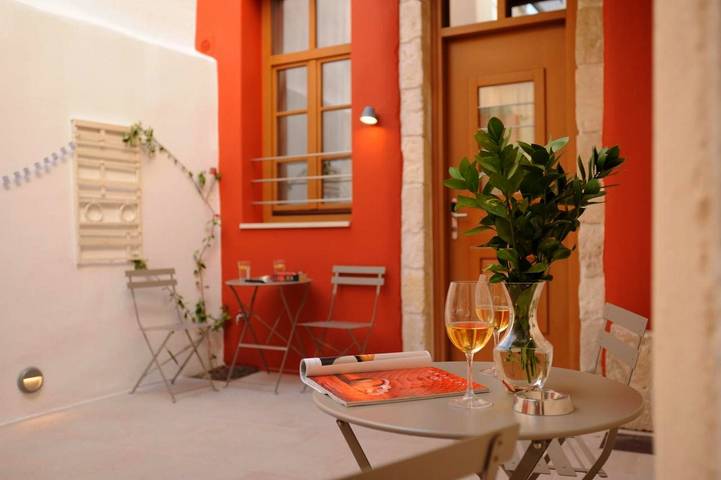 Appart’hôtel pour 5 personnes, avec vue ainsi que piscine et jardin