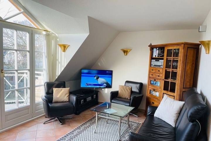 Ganze Wohnung, In zentraler und ruhiger Lage gelegenes 3-Raum Appartement im Og- und Dg in Nordfriesische Inseln (Schleswig-Holstein) (Schleswig-Holstein), Wenningstedt