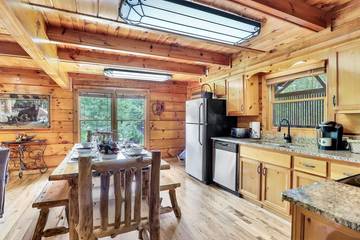 Log Cabin for 9 People in Sevier County, Photo 1