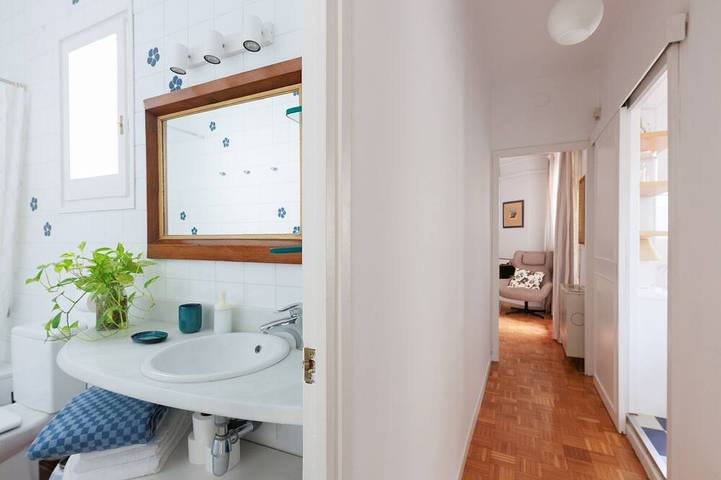 Apartamento entero, Pentahouse Banyoles, dos terrazas, completamente amueblado tiene capacidad para 2 personas in Centro Barcelona, Barcelona
