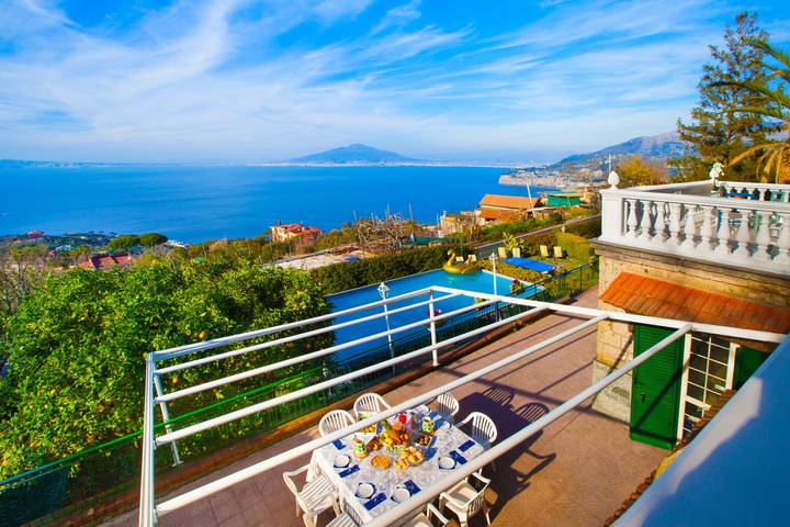 Villa voor 11 personen, with Balkon and Whirlpool as well as Terras and Tuin in Sorrento