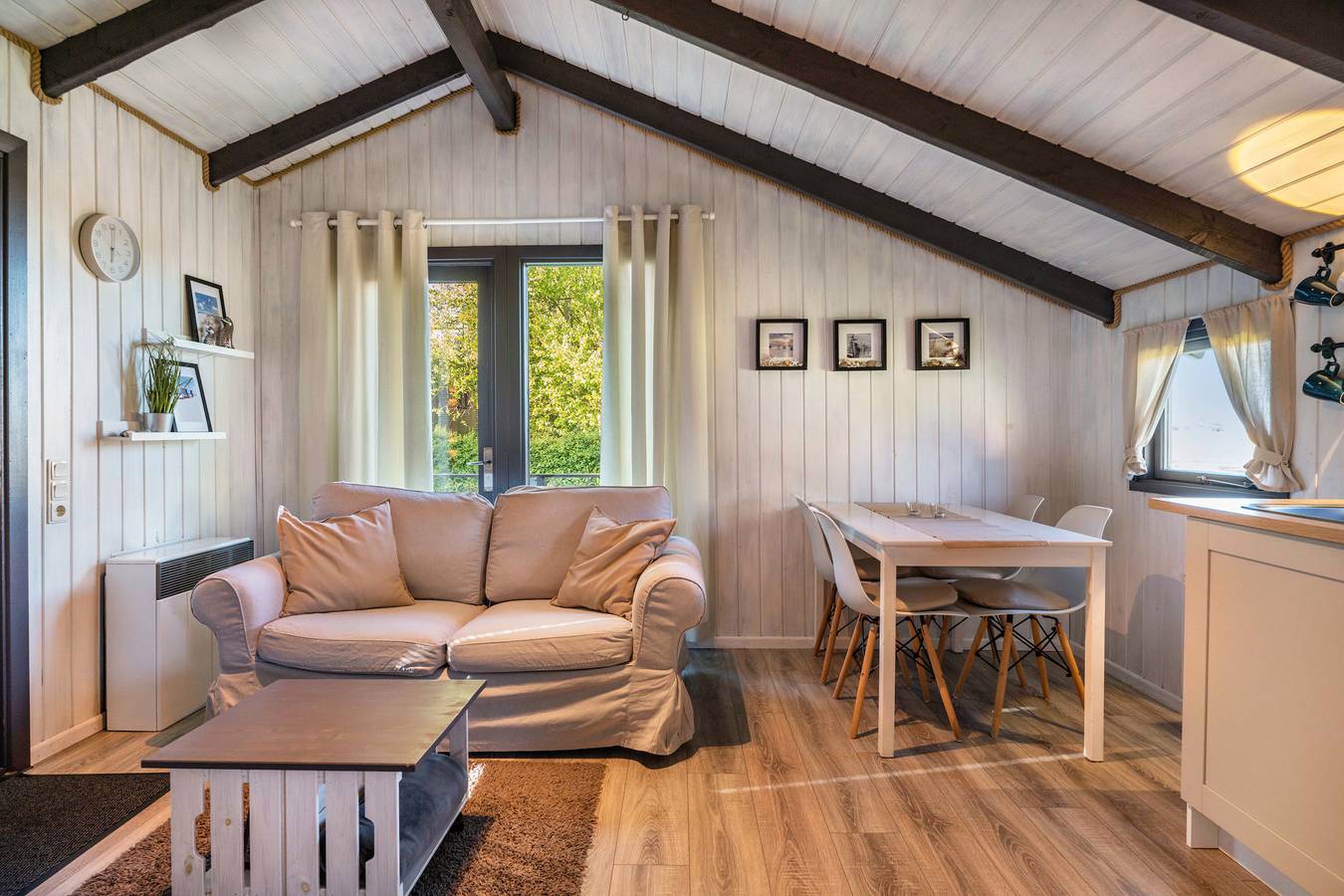 Holiday Home 'Achtern Diek' with Shared Terrace, Shared Garden and Wi-Fi in Emmelsbüll-Horsbüll, North Sea of Schleswig-Holstein
