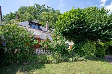 Gîte pour 6 personnes, avec terrasse à Nazelles-Négron