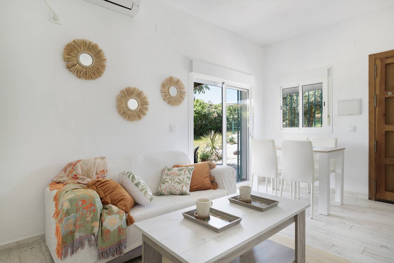 Casa Los Arrayanes: accogliente casa rurale con giardino e piscina condivisa a Cádiz in Vejer de la Frontera, Costa de la Luz