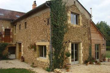 Gîte pour 10 personnes, avec terrasse et jardin à Monplaisant