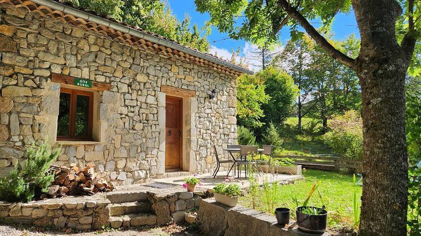 Gîte pour 3 personnes, avec Terrasse ainsi que Jardin et Vue