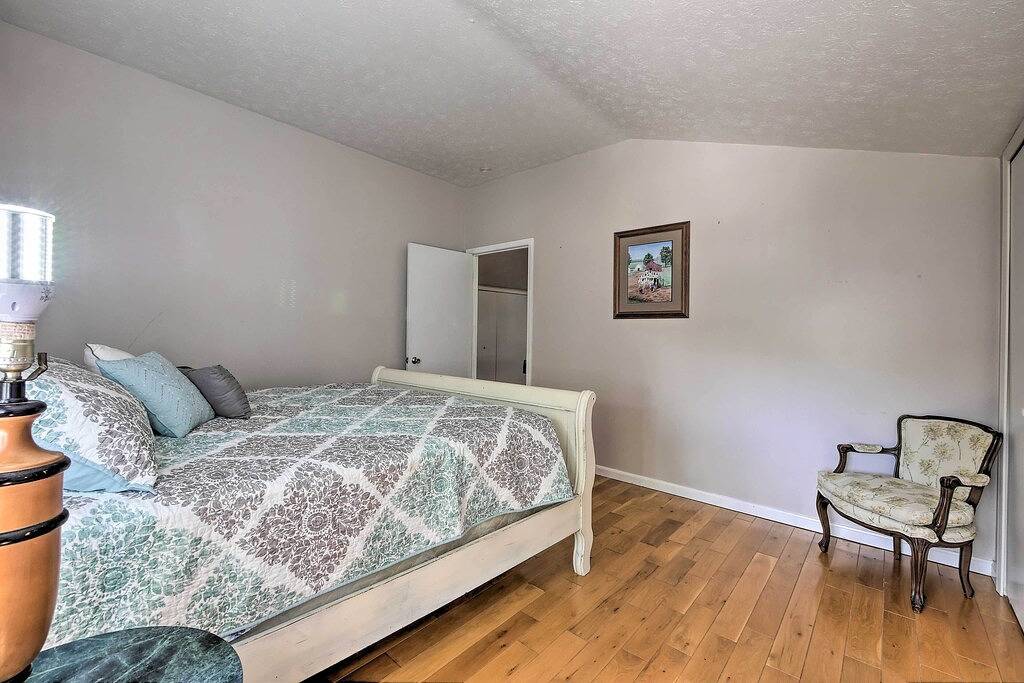 Neu! Einfamilienhaus mit Platz im Freien in Amish Country! in Geauga County