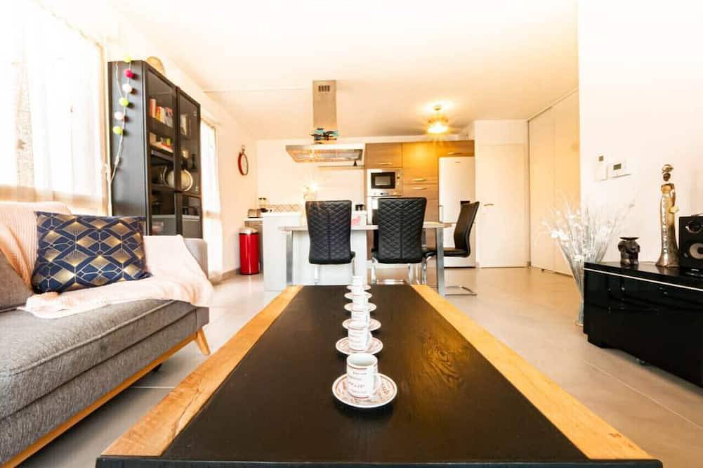 Apartamento entero, Lac Évasion – Calme et Élégance, Parking, Terrasse in Le Crès, Côte d'Améthyste