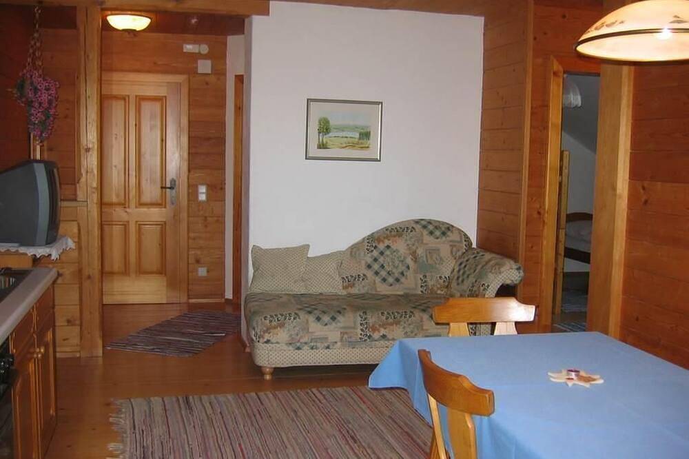 Baby- und Kinderhof Aicherbauer - Fewo Sommerlinde oder Nussbaum in Seeham, Bezirk Salzburg-Umgebung