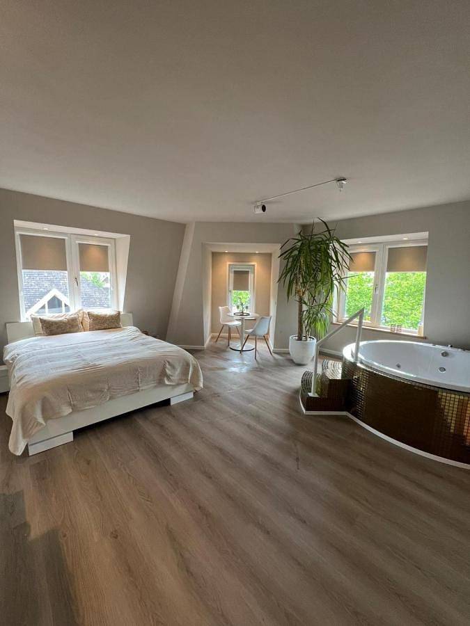 Ferienwohnung für 3 Personen, mit Whirlpool und Sauna sowie Ausblick