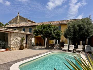 Gîte pour 7 personnes, avec terrasse et jardin à Suze-la-Rousse