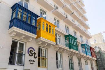 Hôtel pour 4 personnes, avec piscine et terrasse dans Gzira